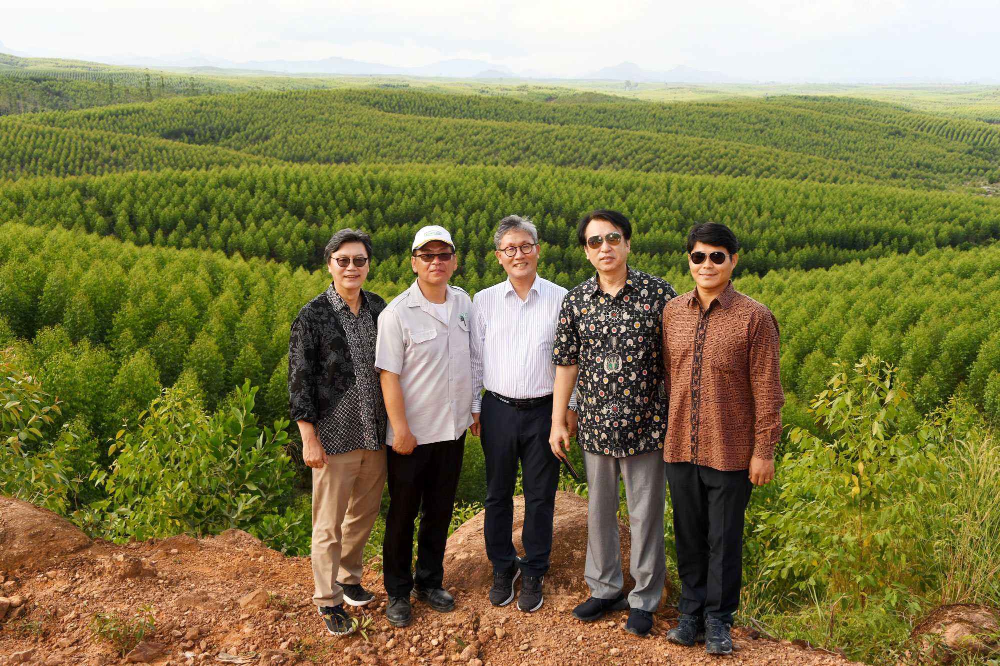 Menteri Kehutanan Korsel Kunjungi Hutan Tanaman Industri Kobar Korindo